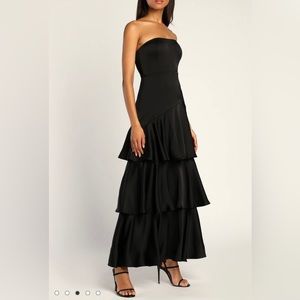 NEVER WORN Lulus black satin strapless tiered maxi dress SIZE SMALL